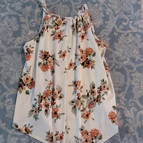 White flower blouse - Picture 2 of 3